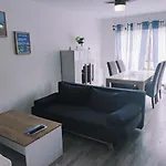 Maison Familiale Proche Et Commerces *