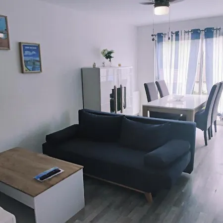 Maison Familiale Proche Et Commerces *